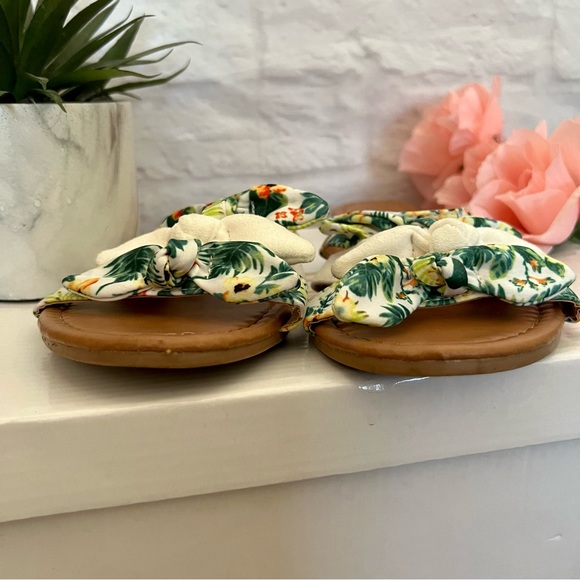 White Tropical Bow Sandals - Picture 4 of 9